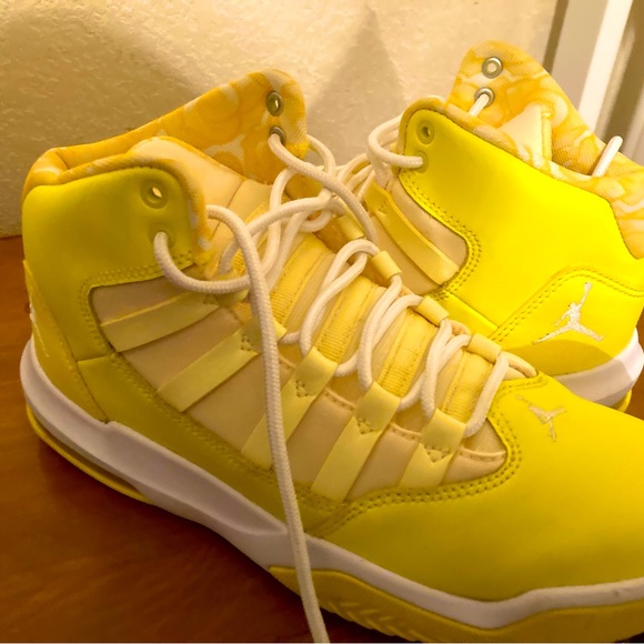 Neon yellow Aura Jordan’s - Picture 1 of 5